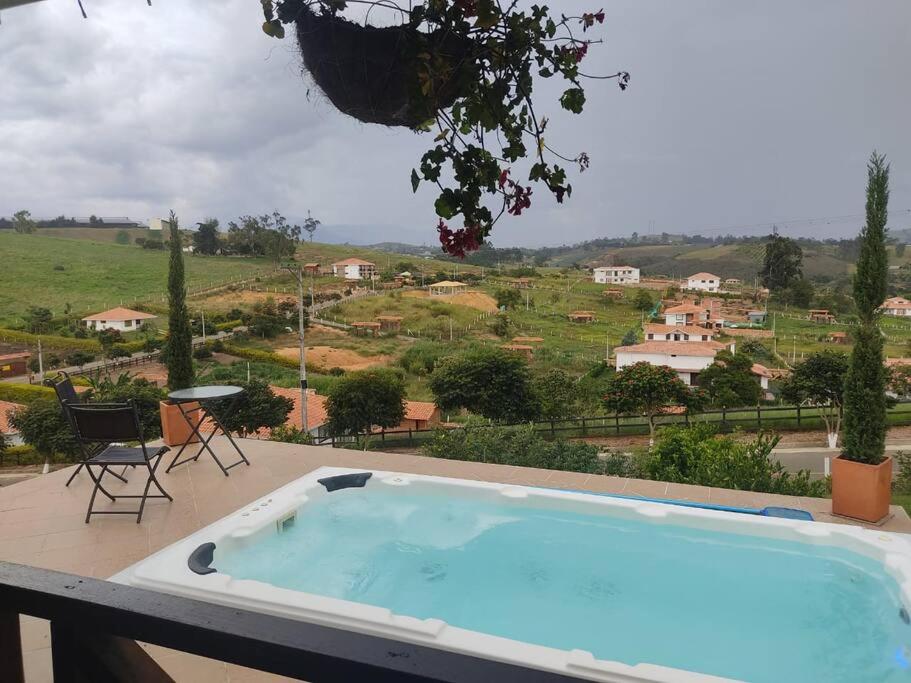 Hermosa casa campestre con hidropiscina