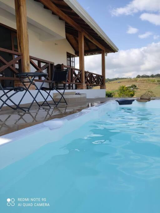 Hermosa casa campestre con hidropiscina