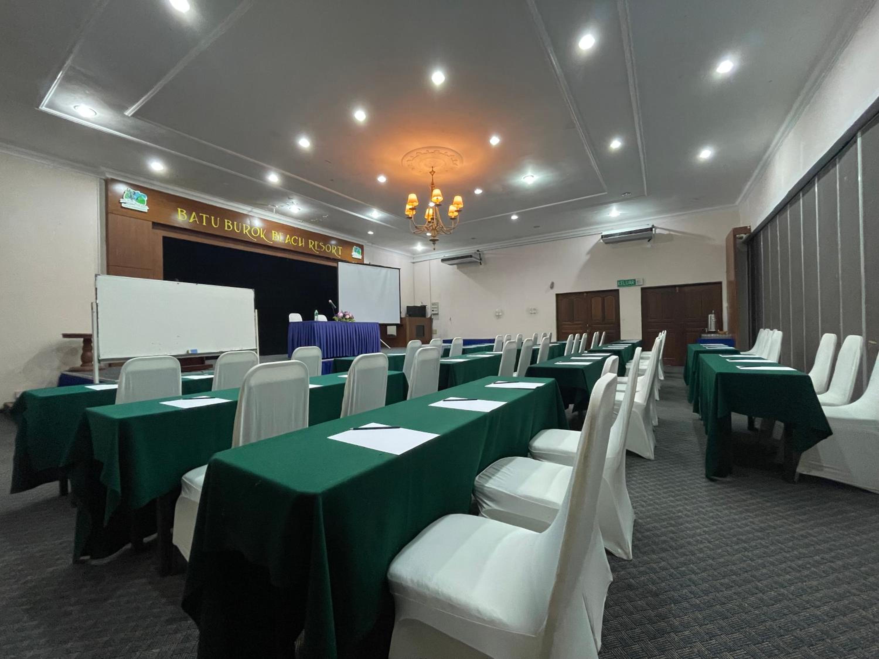 DSH Batu Burok Beach Resort photo 6
