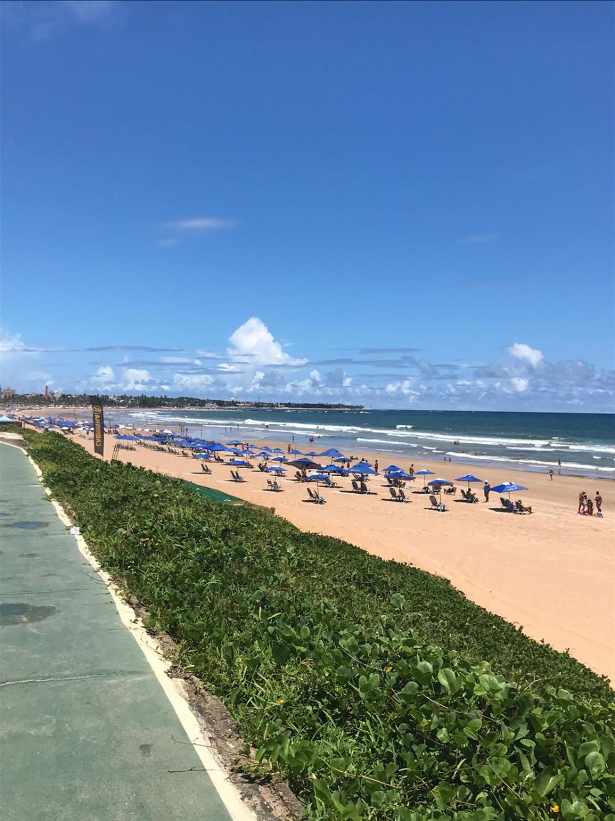 FLAT ENCANTADOR A UM PASSO DA PRAIA