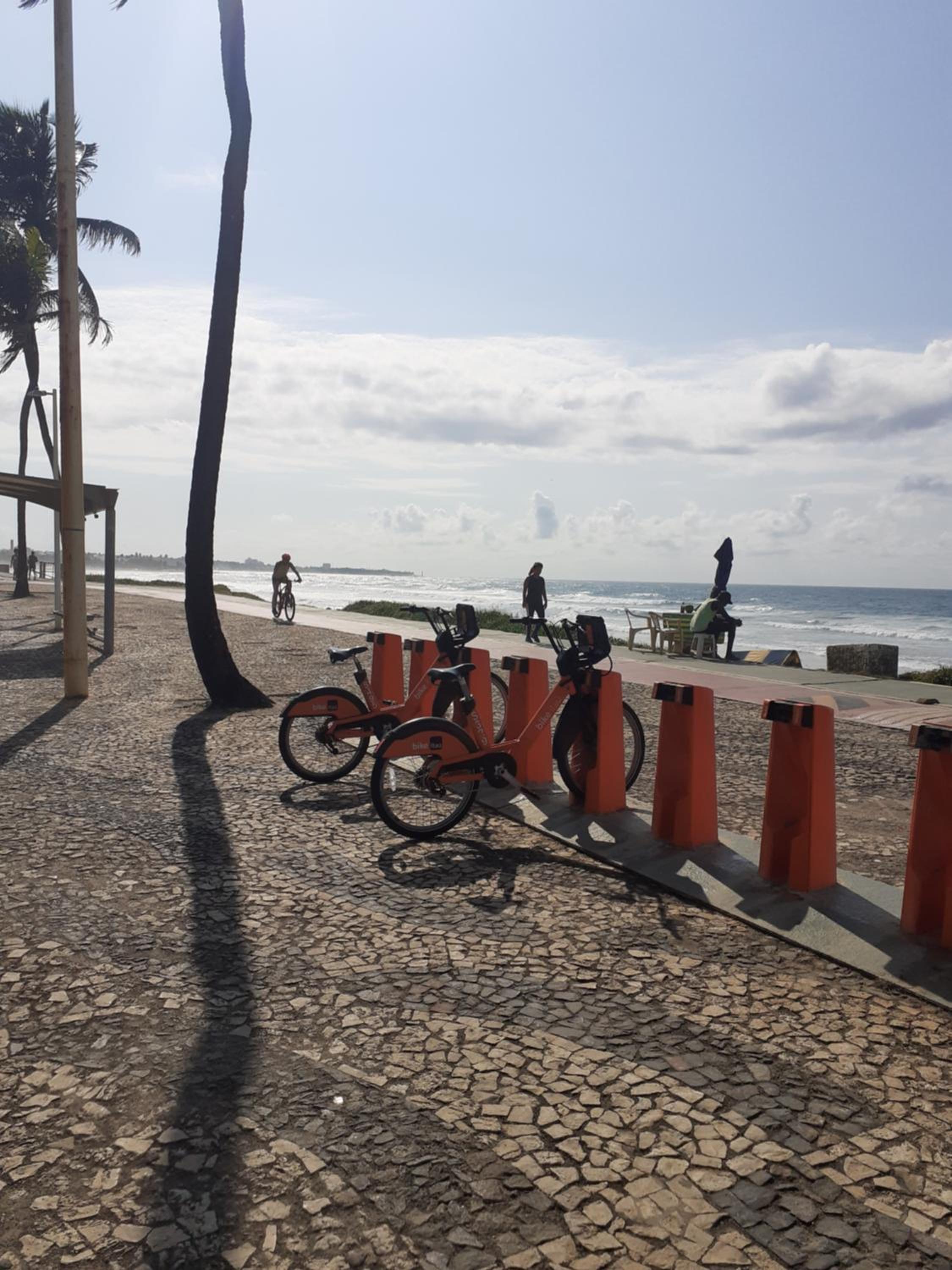 FLAT ENCANTADOR A UM PASSO DA PRAIA