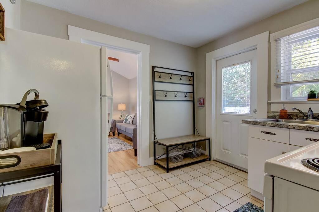 Rare- Downtown 2 bedroom! Family friendly! view 2