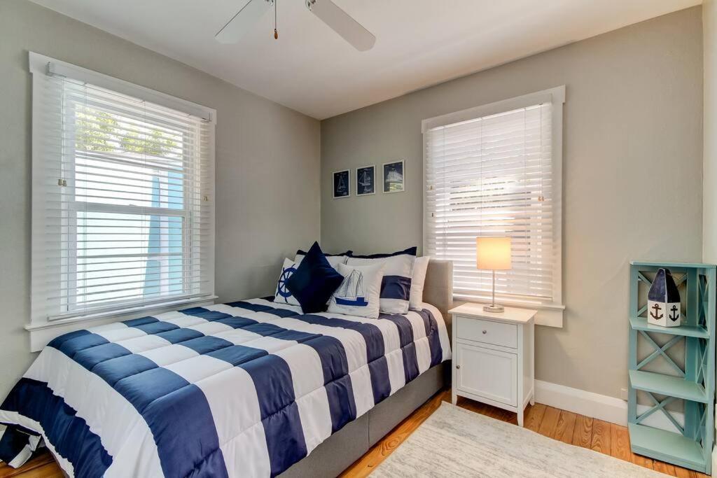 Rare- Downtown 2 bedroom! Family friendly! view 3