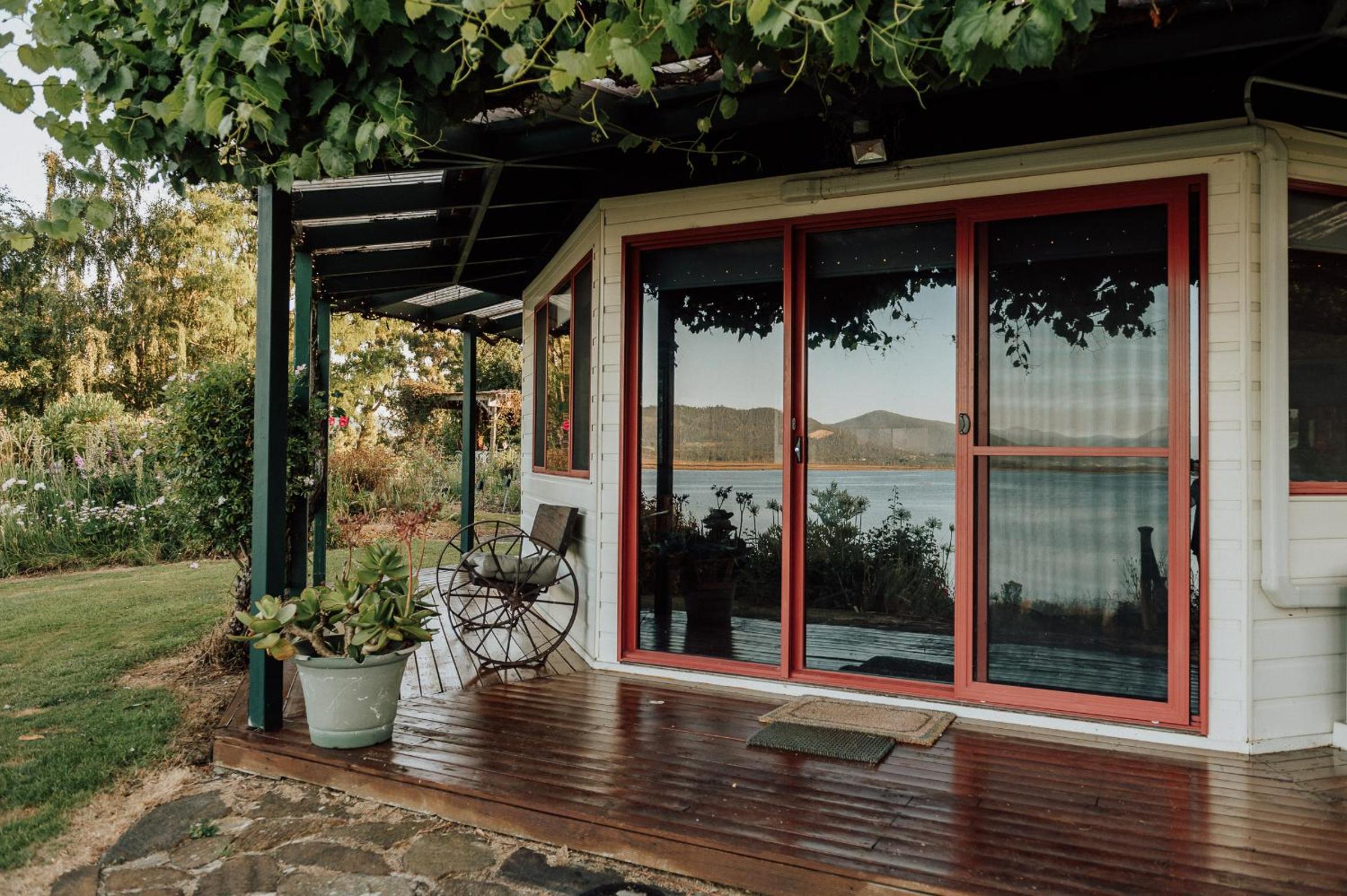 Fleurty's Point Cottage at Franklin South, Huon Valley, Tasmania