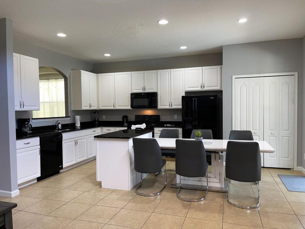 Beautiful 6 Bd Pool Spa Gm Solterra Resort-4396AC home