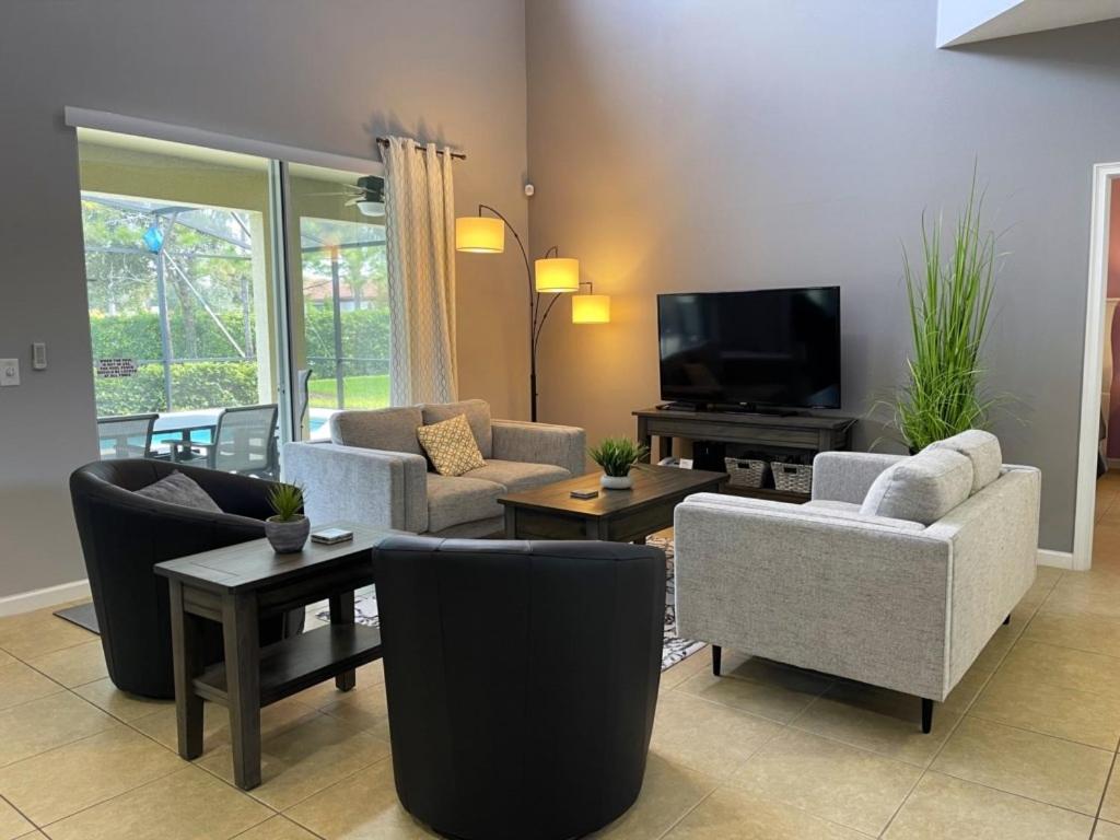 Beautiful 6 Bd Pool Spa Gm Solterra Resort-4396AC home