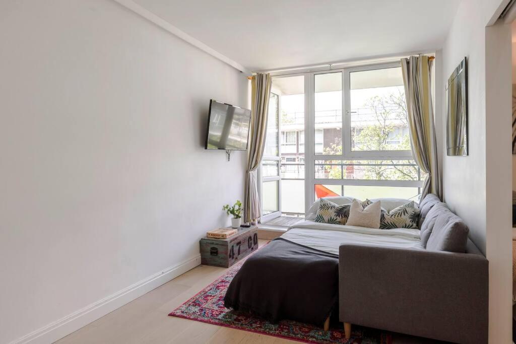 The Clarence, Central London Apartment w/ WIFI view 5