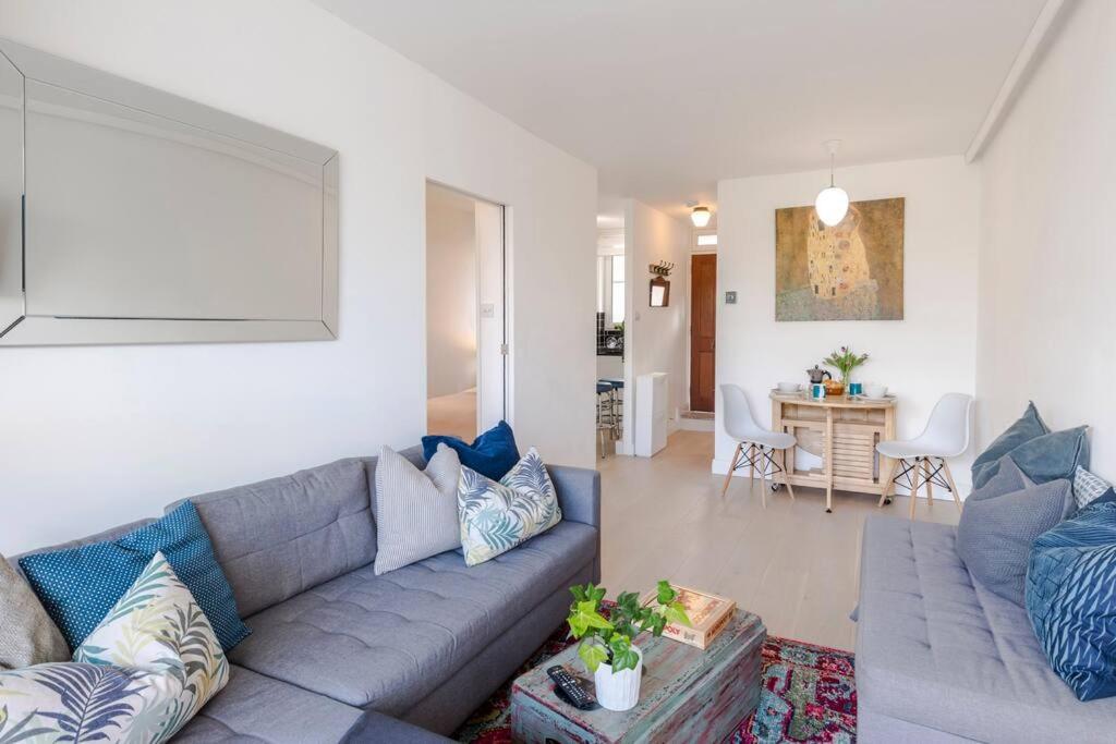 The Clarence, Central London Apartment w/ WIFI view 3