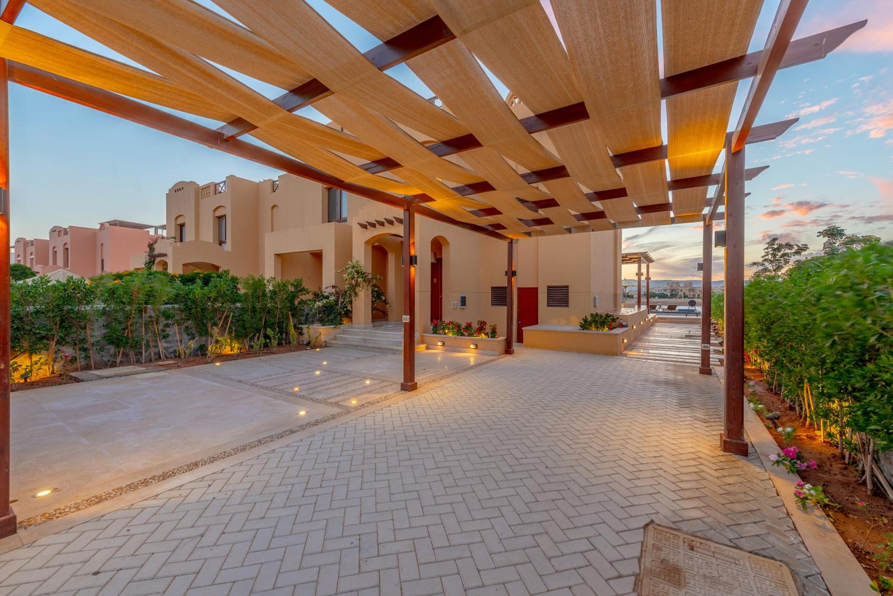 BYTK - La Casa Del Sol view 2