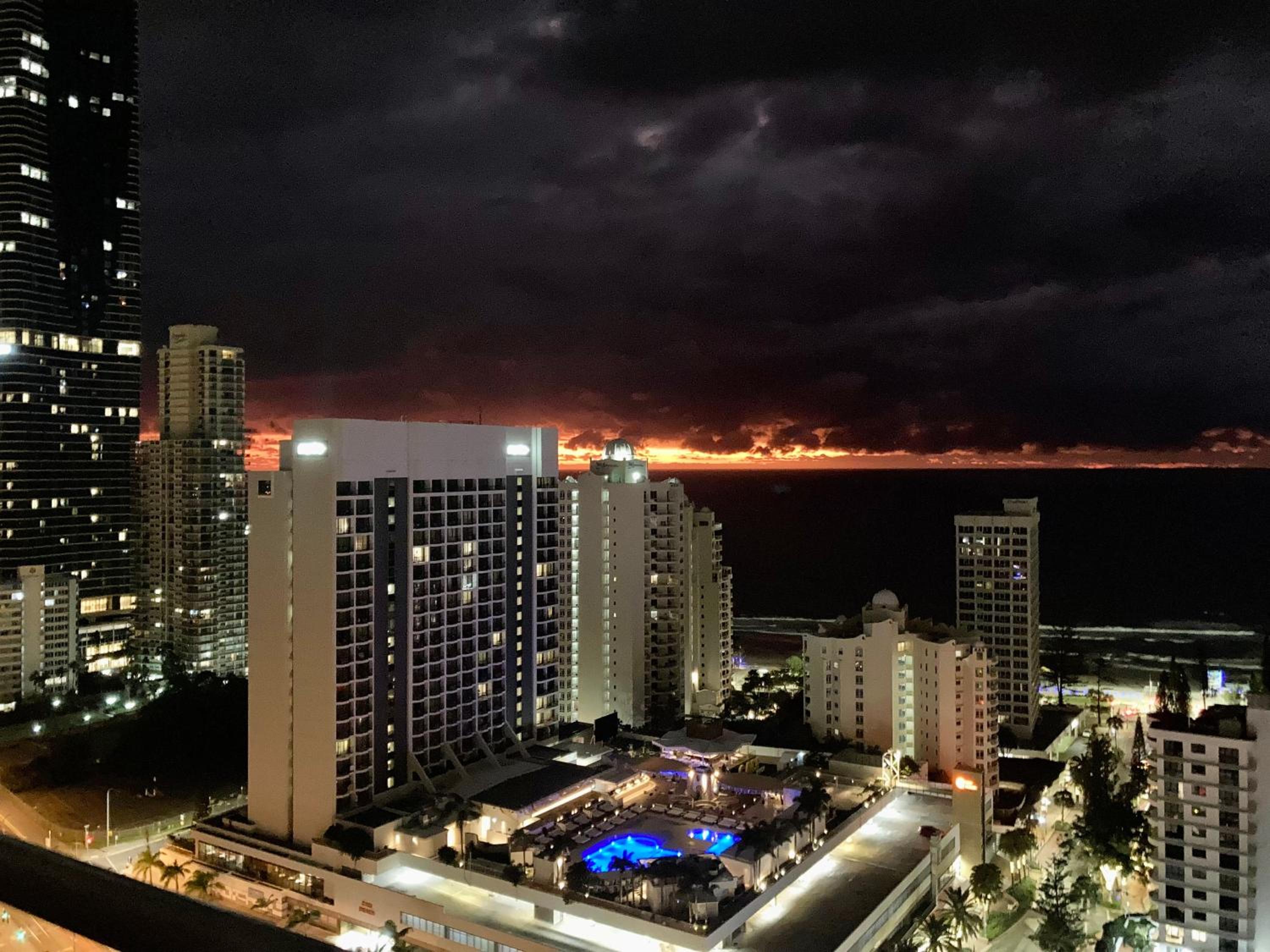 Stunning Apartment Best Ocean Views Surfers