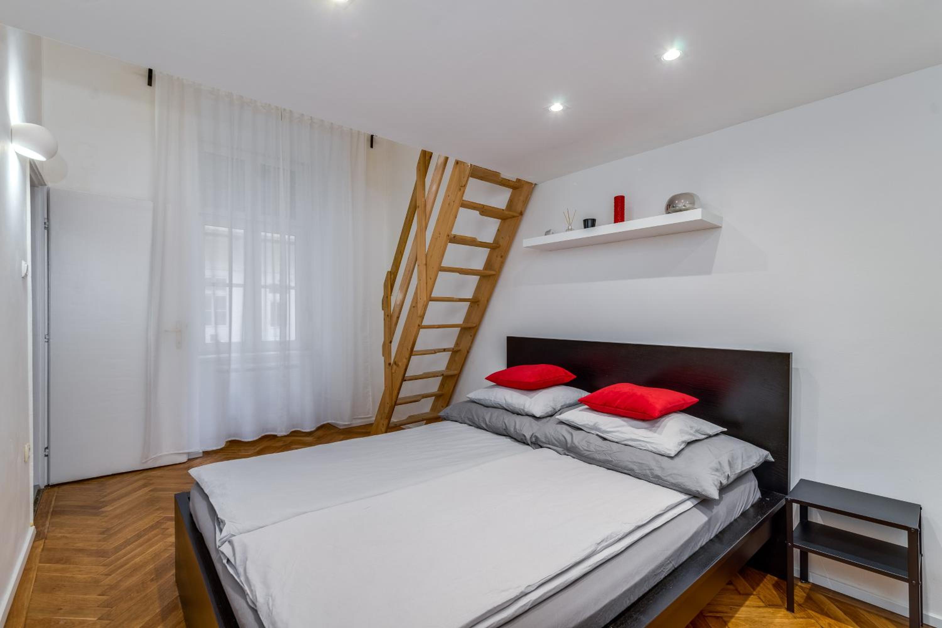 Little Cola apartment in Dohány street with AC