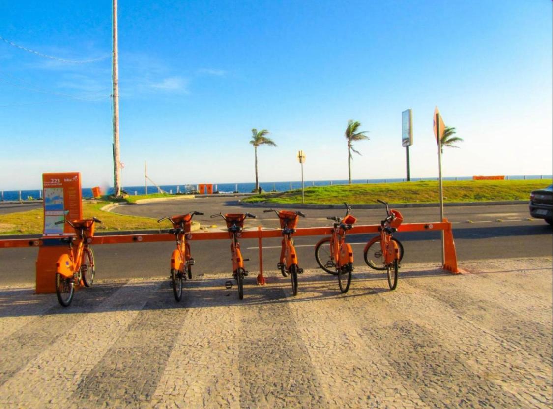 Apto de frente para a praia com vista pra lagoa