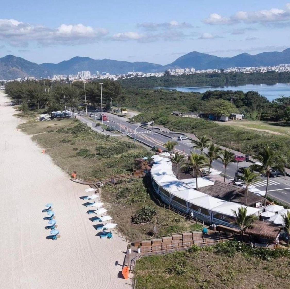 Apto de frente para a praia com vista pra lagoa