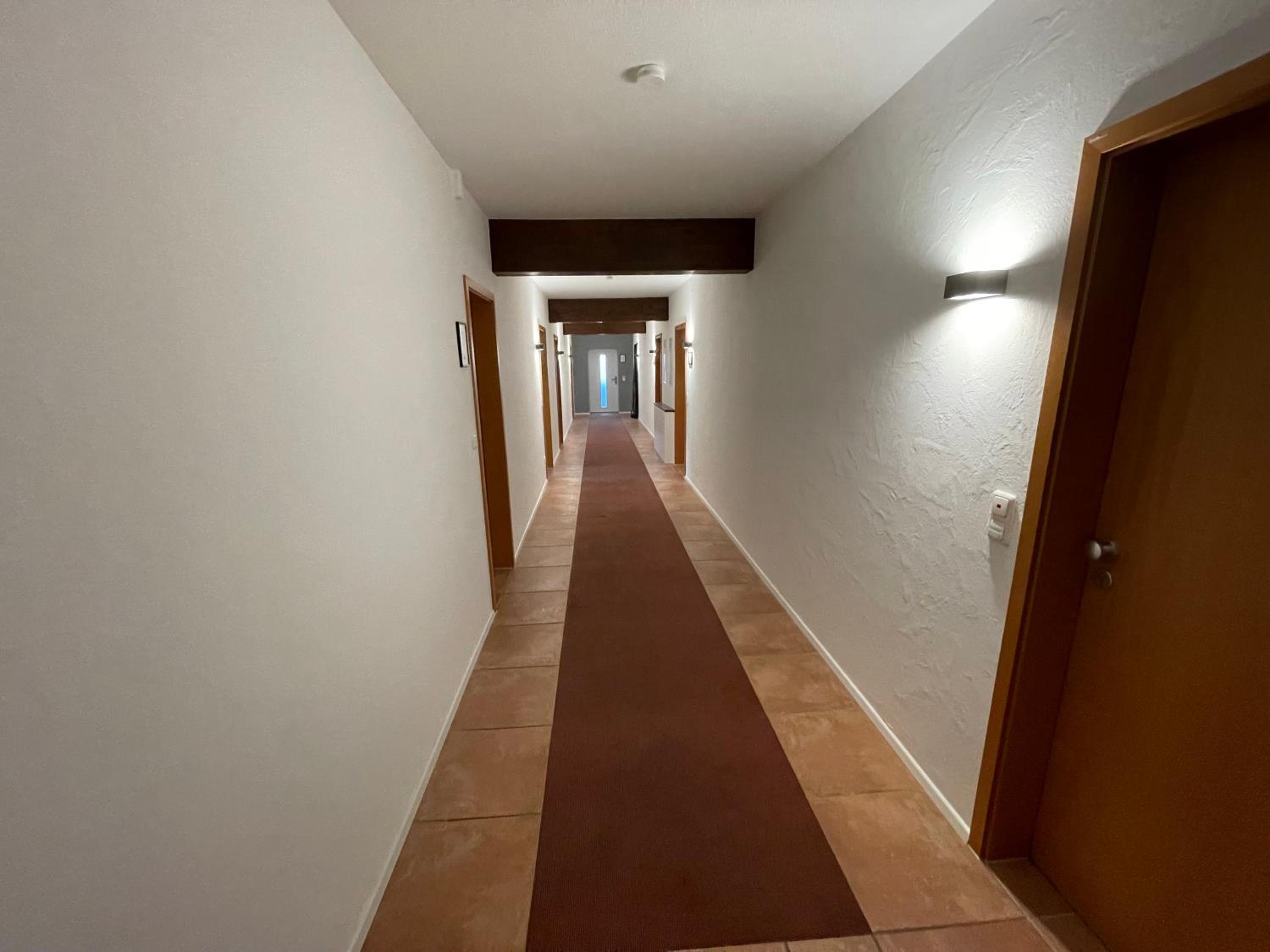 Modernes Doppelzimmer mit Bad & AC in Kehl Goldscheuer - 1A Guesthouse