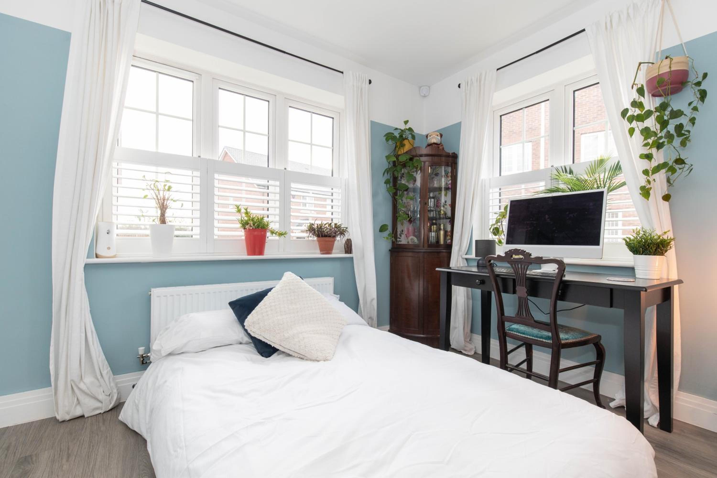 Sleeps 8, off-road parking for 3 cars, pet friendly, welcome hamper 3