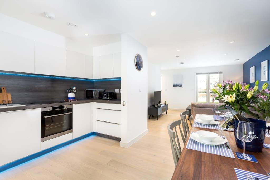 Luxury 3 floor Town House by Tolcarne Beach view 5