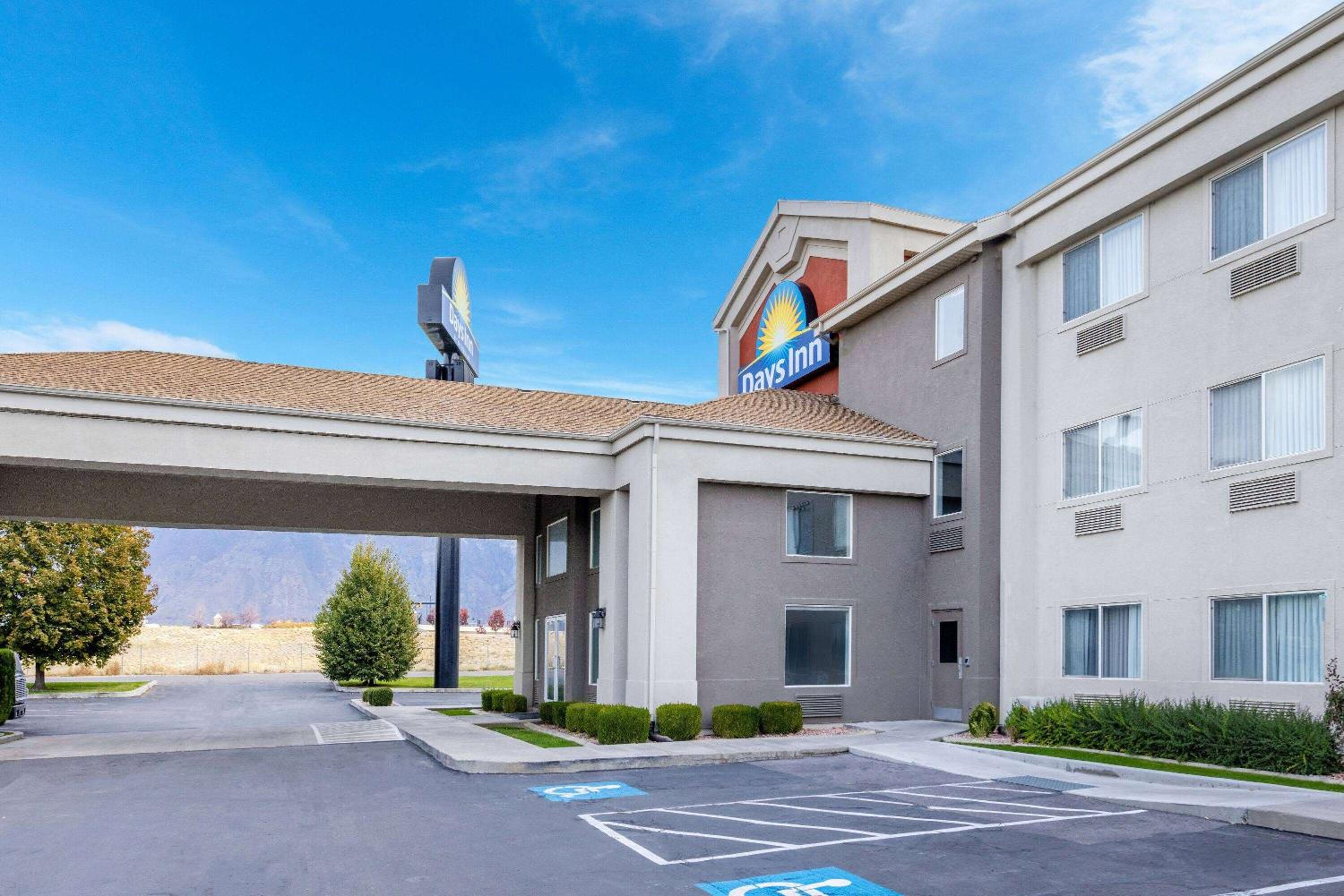 Days Inn by Wyndham Springville view 2