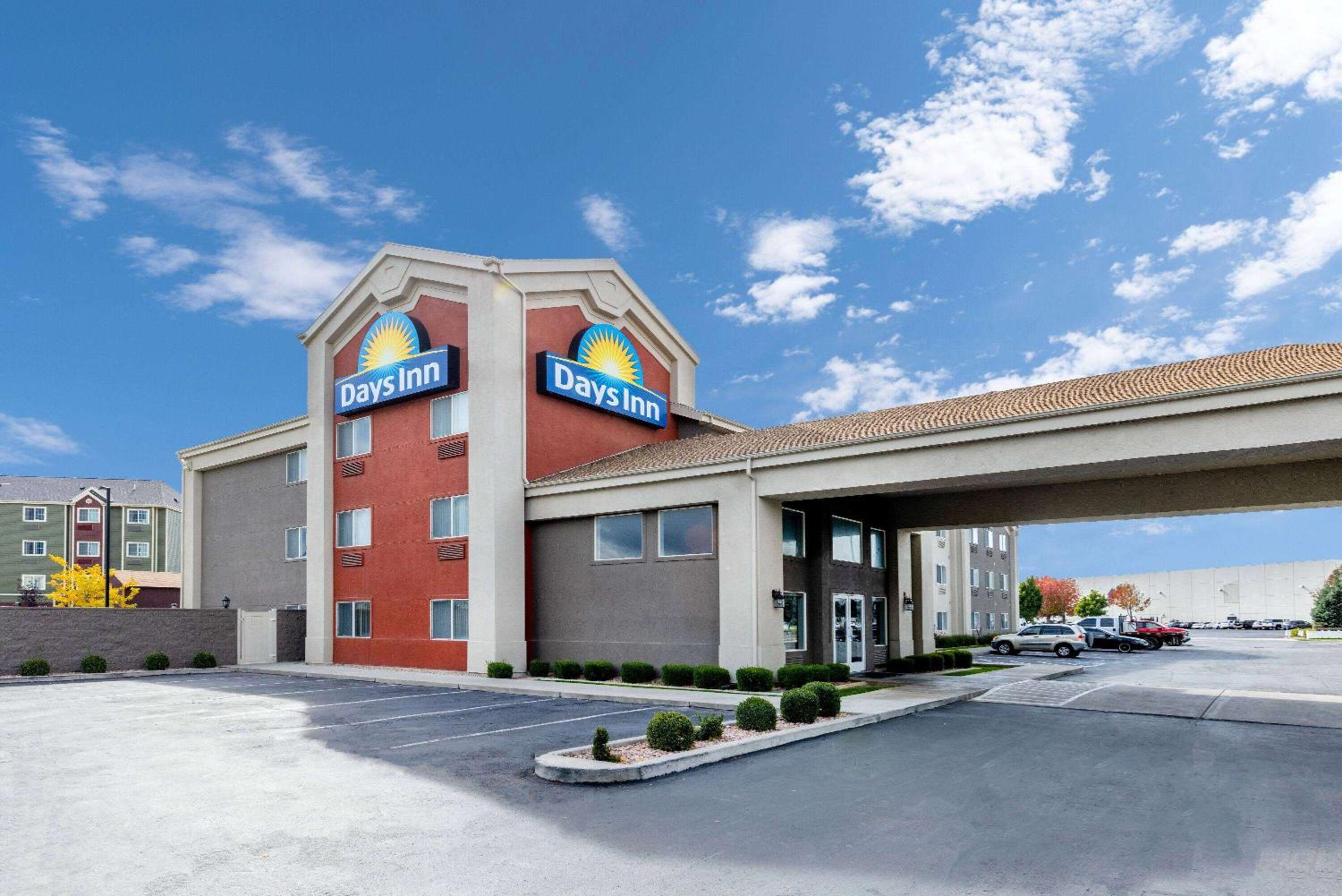 Days Inn by Wyndham Springville view 4