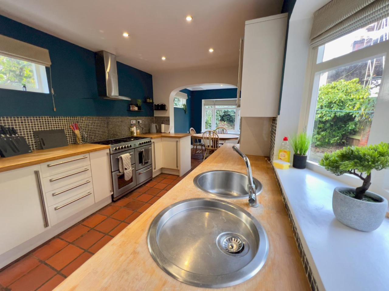 Stylish 4 bed house with parking in central Norwich view 4