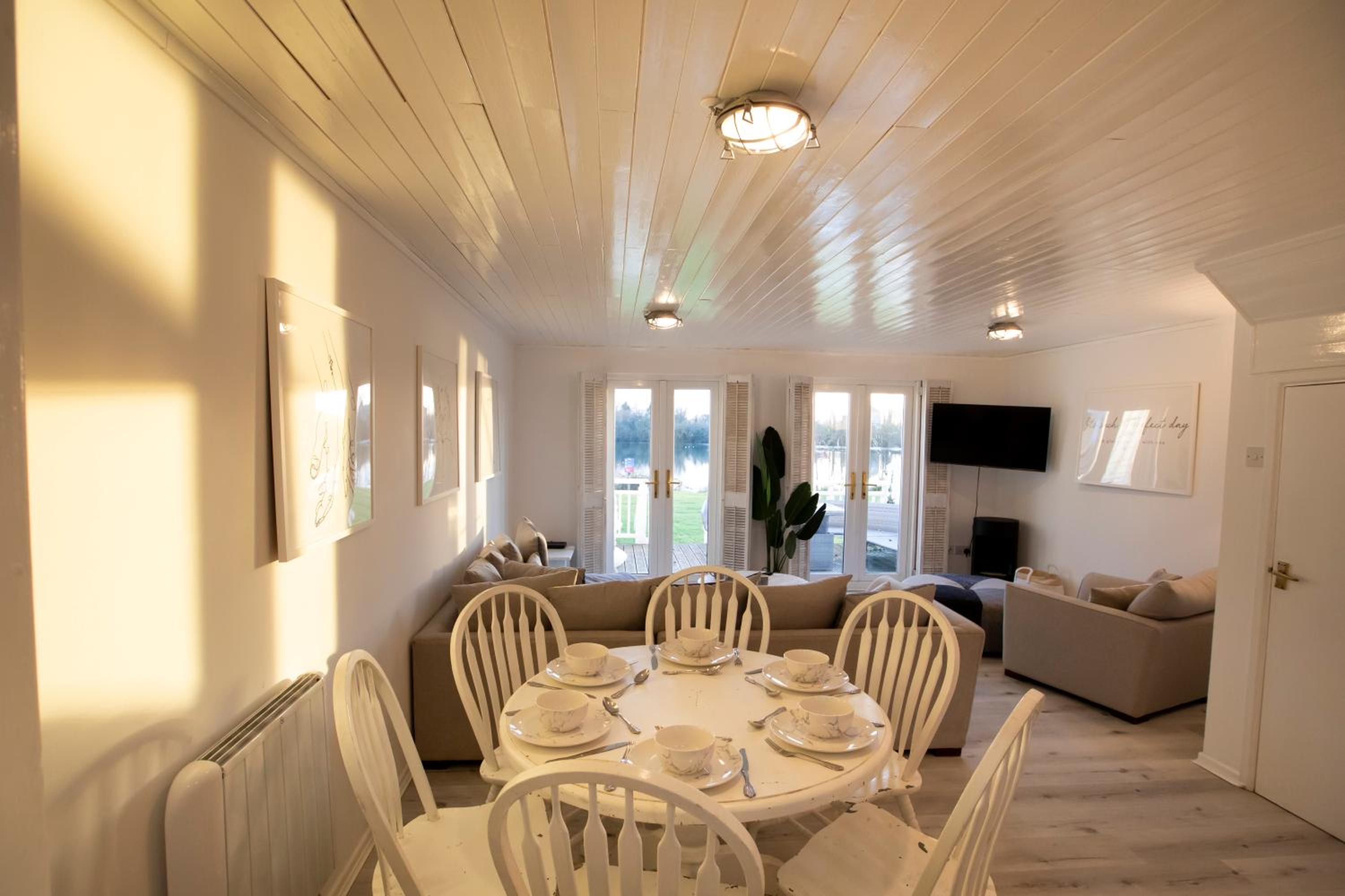 Barefoot lodge