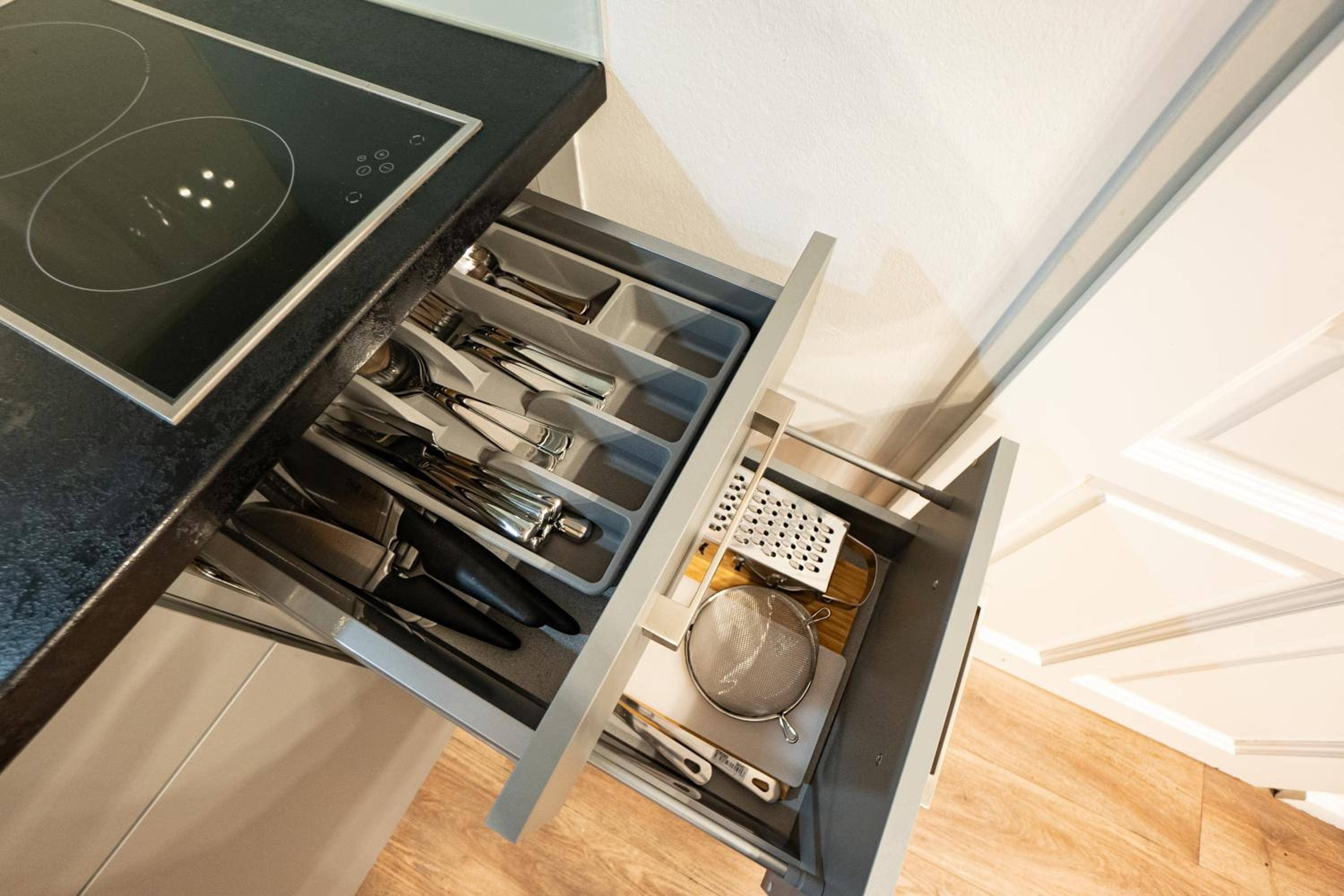 Stylish apartment with dedicated working space and super king-size bed located between city centre and Donau river