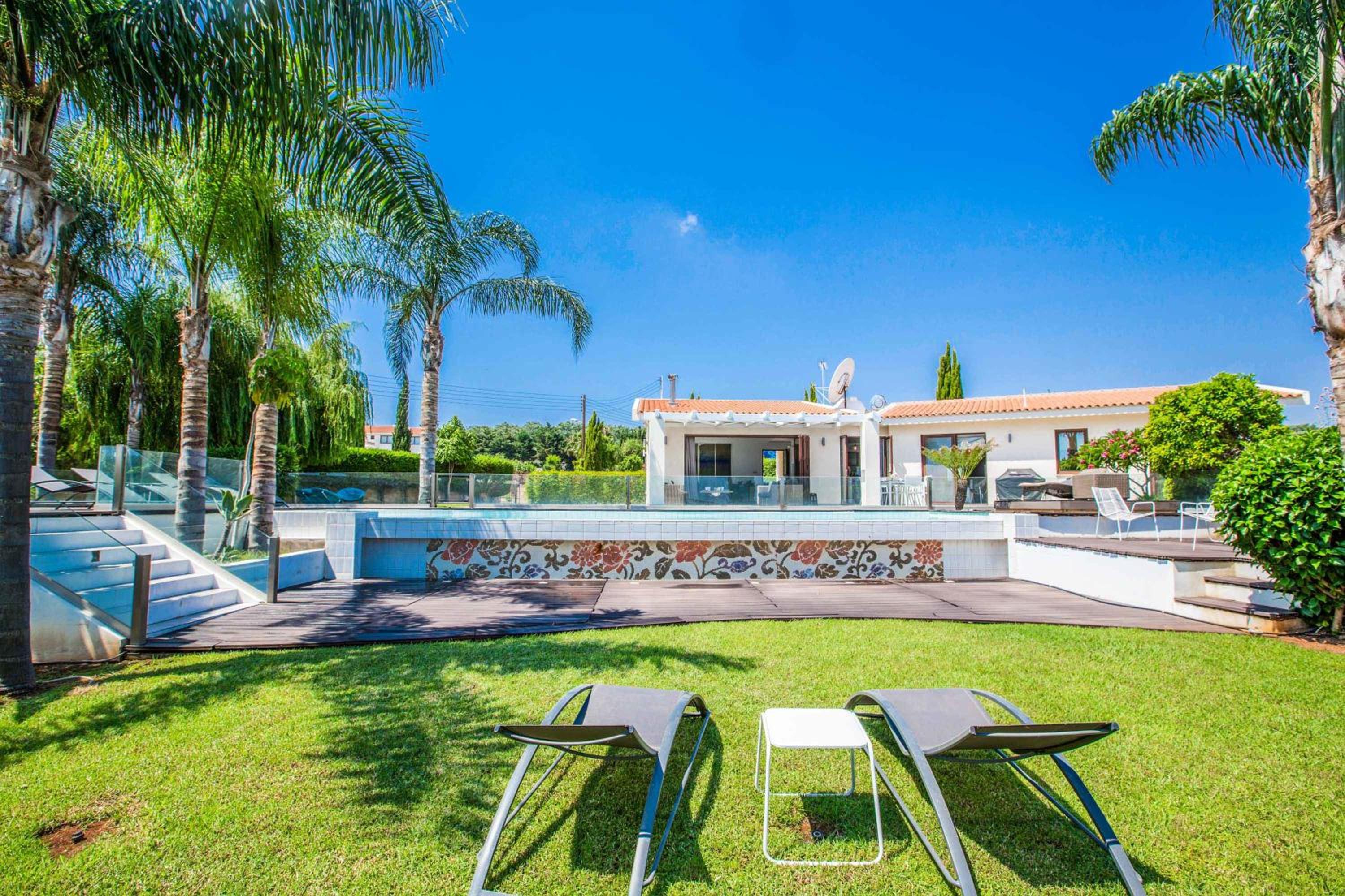 Villa Nyx