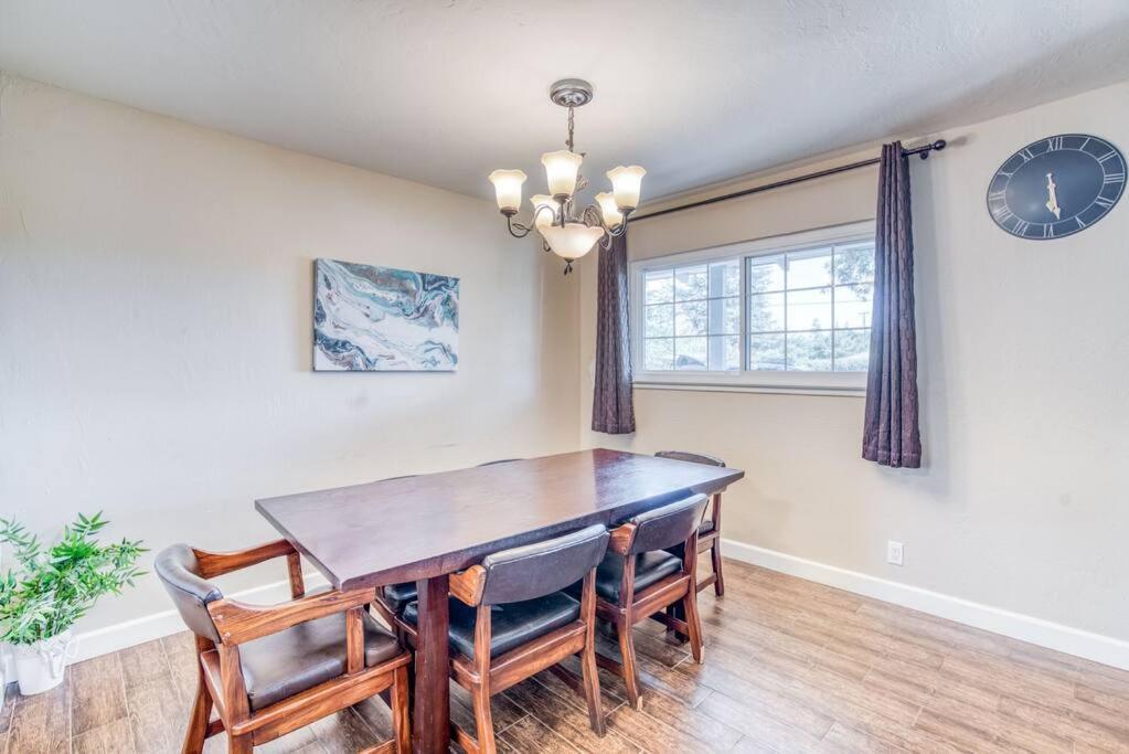 X-Large Spacious Deluxe House Fastest Wi-Fi view 2