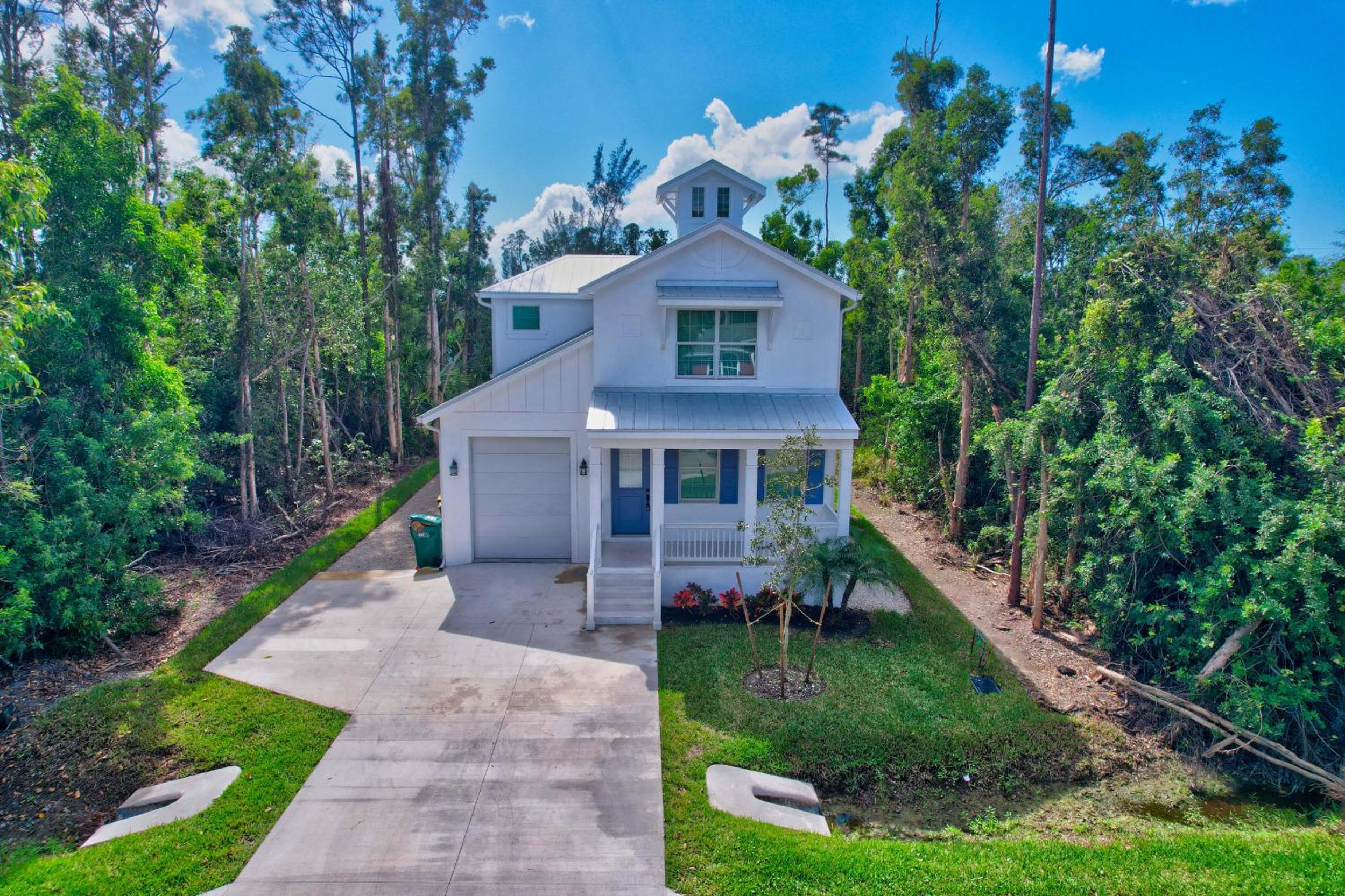 Hotel Vacation in the Bayshore Arts District of Naples - Image 1