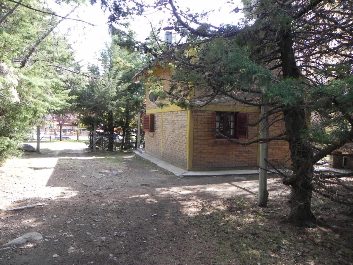 Hermosa cabaña con vista a la montaña