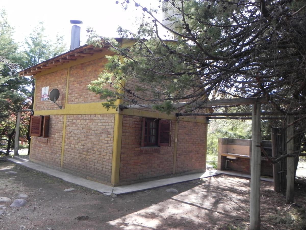 Hermosa cabaña con vista a la montaña