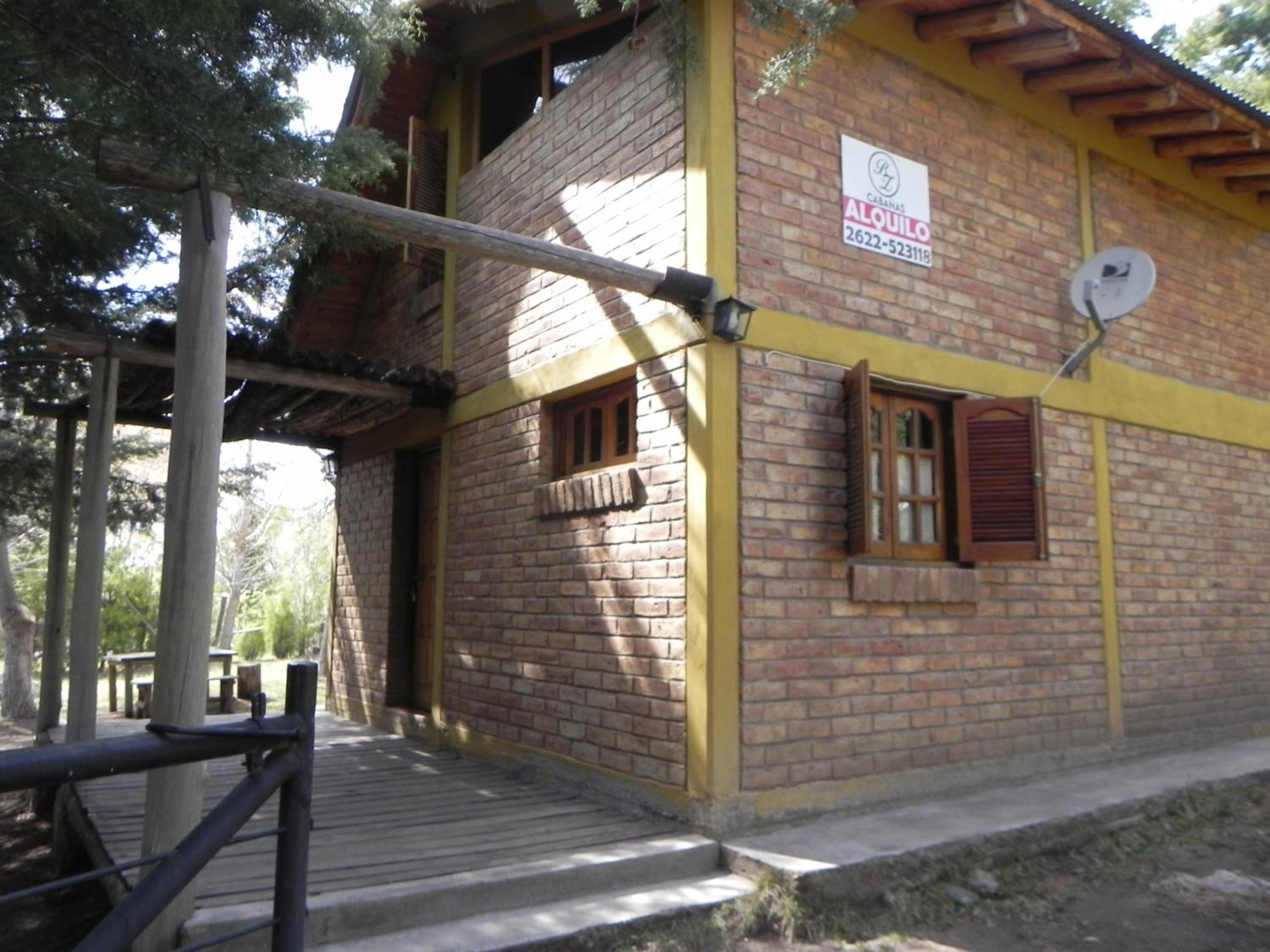 Hermosa cabaña con vista a la montaña