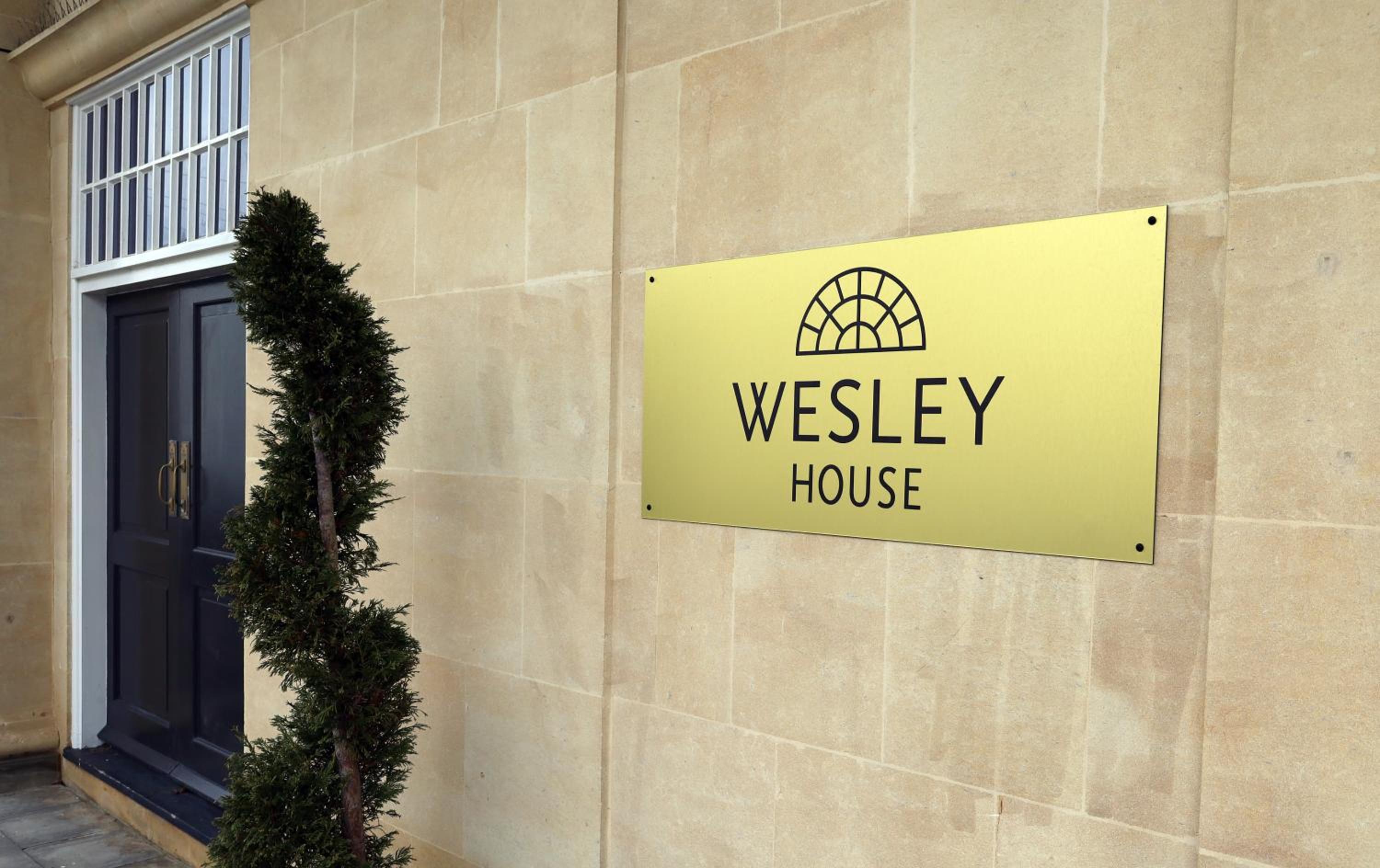 Wesley House - Fantastic Location with Free Parking