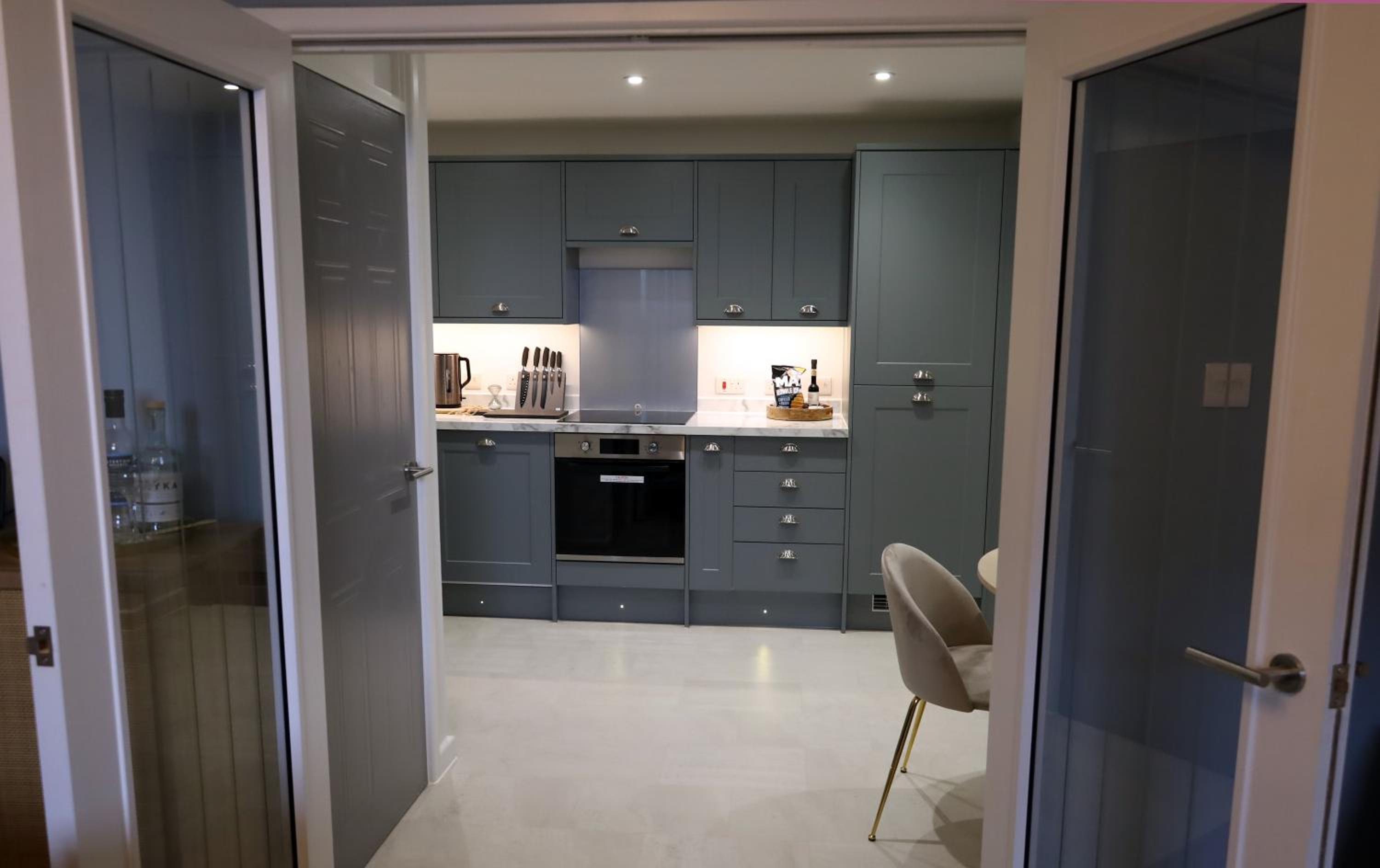 Wesley House - Fantastic Location with Free Parking