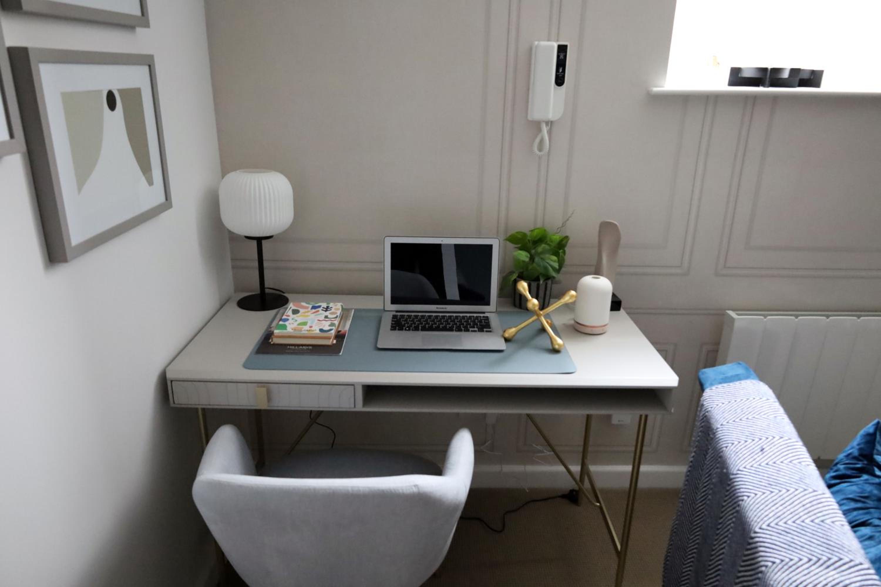 Wesley House - Fantastic Location with Free Parking