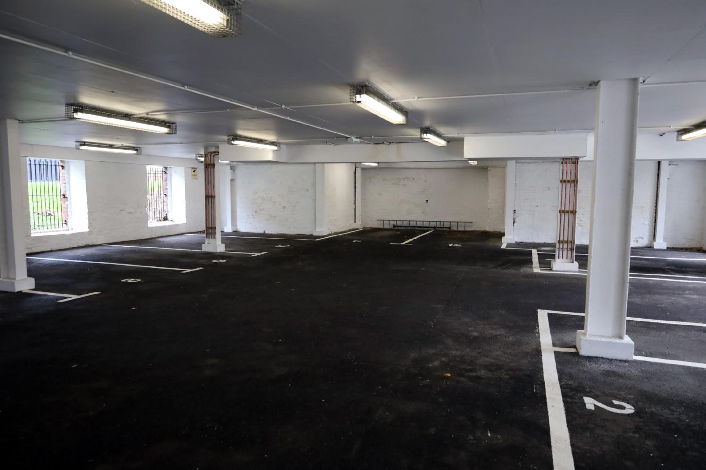 Wesley House - Fantastic Location with Free Parking