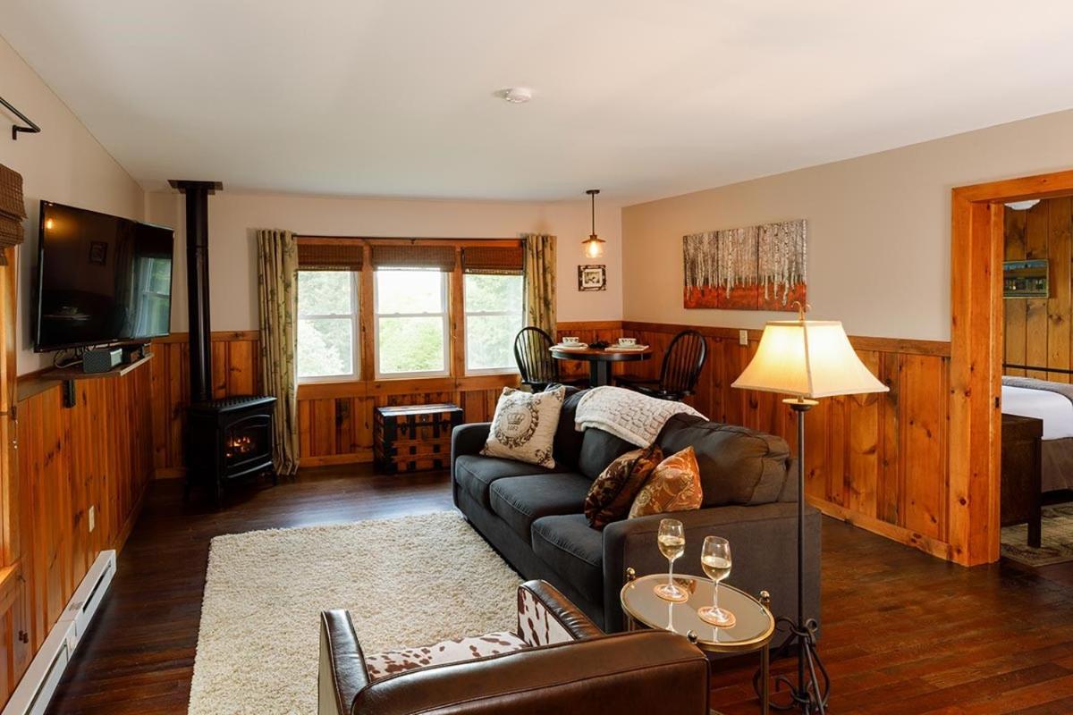 Friends Lake Inn