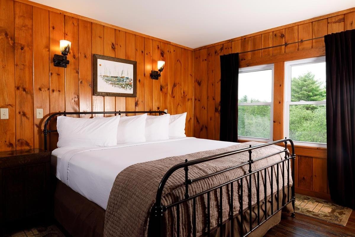 Friends Lake Inn