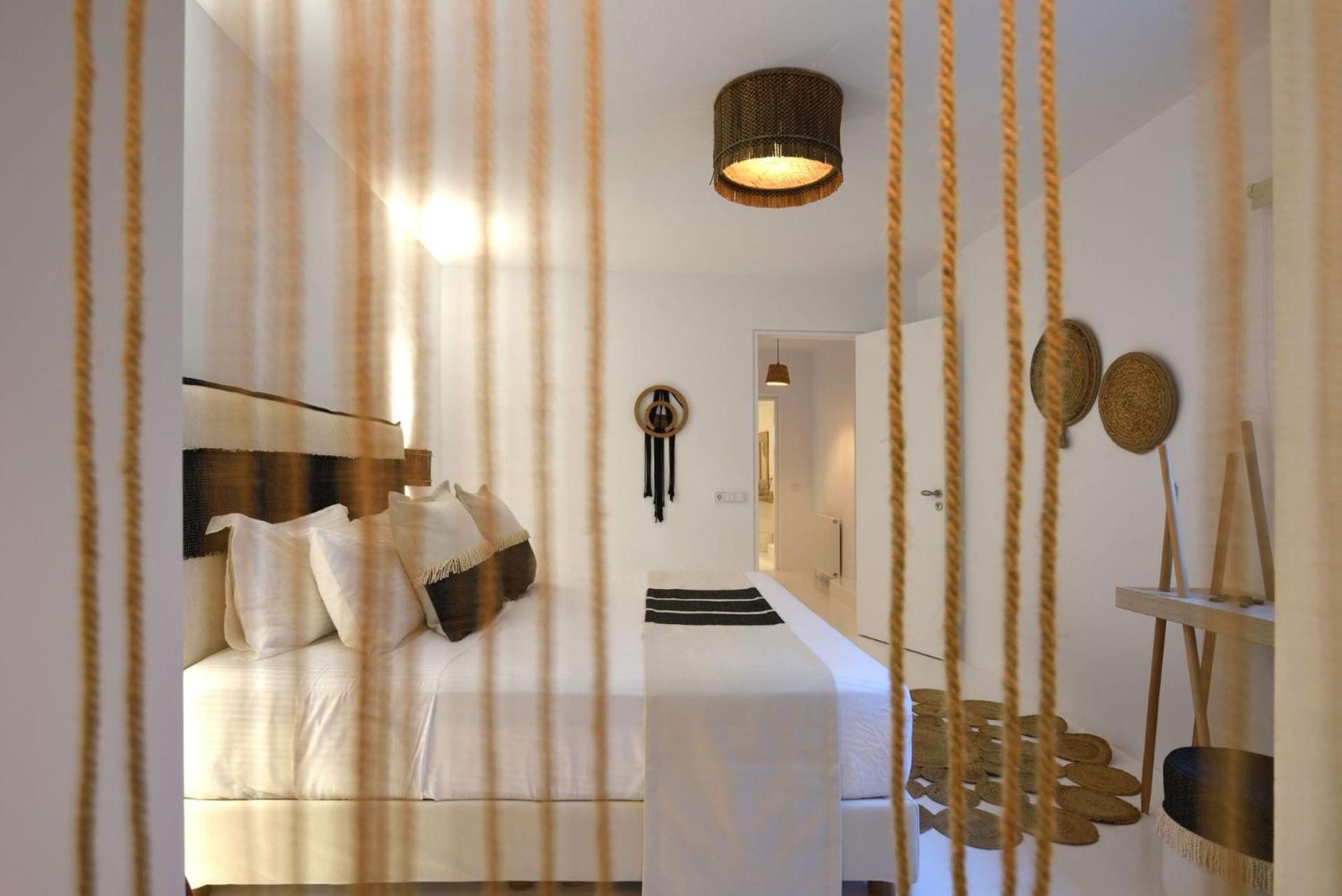 Executive Paros Villa Villa Avra 3 Bedrooms Sea View & Outdoor Jacuzzi photo 4