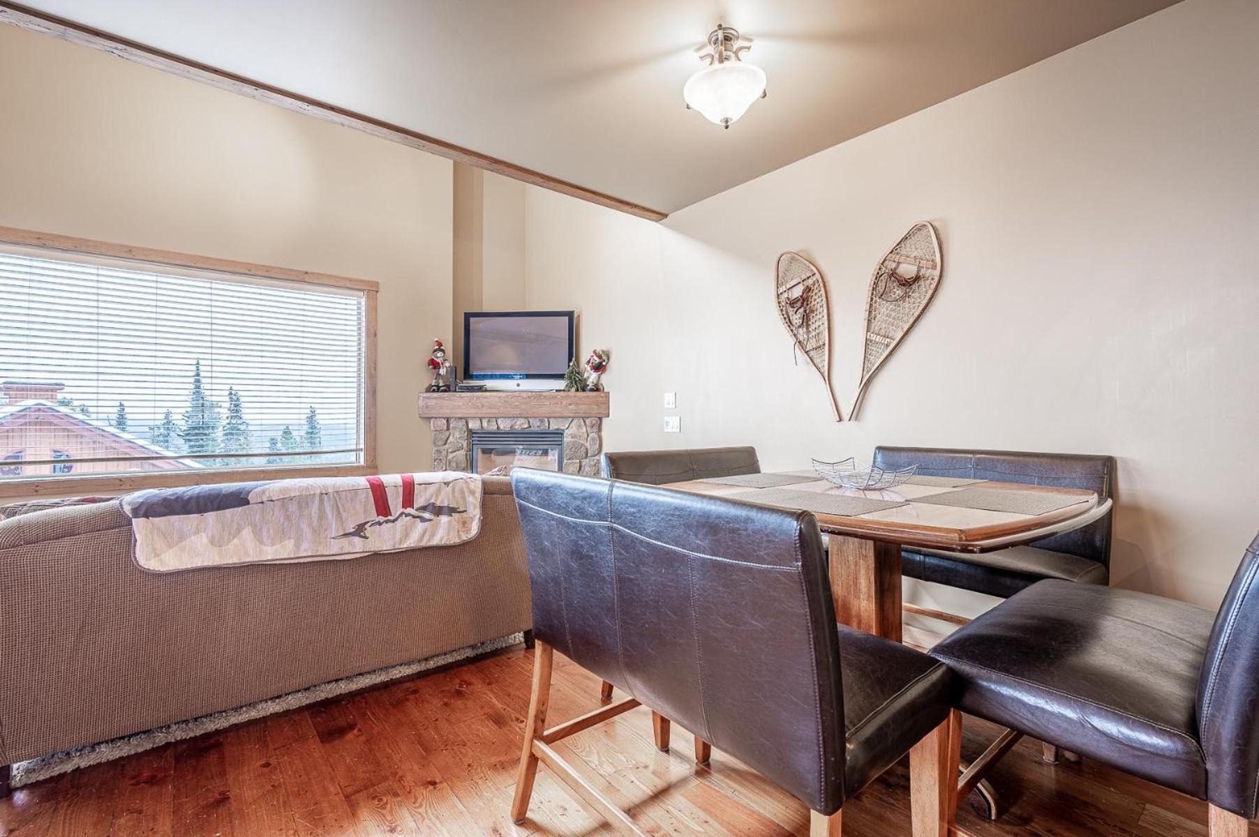Trapper's Lodge - 4 Bd w Great View, Private Hot Tub view 4
