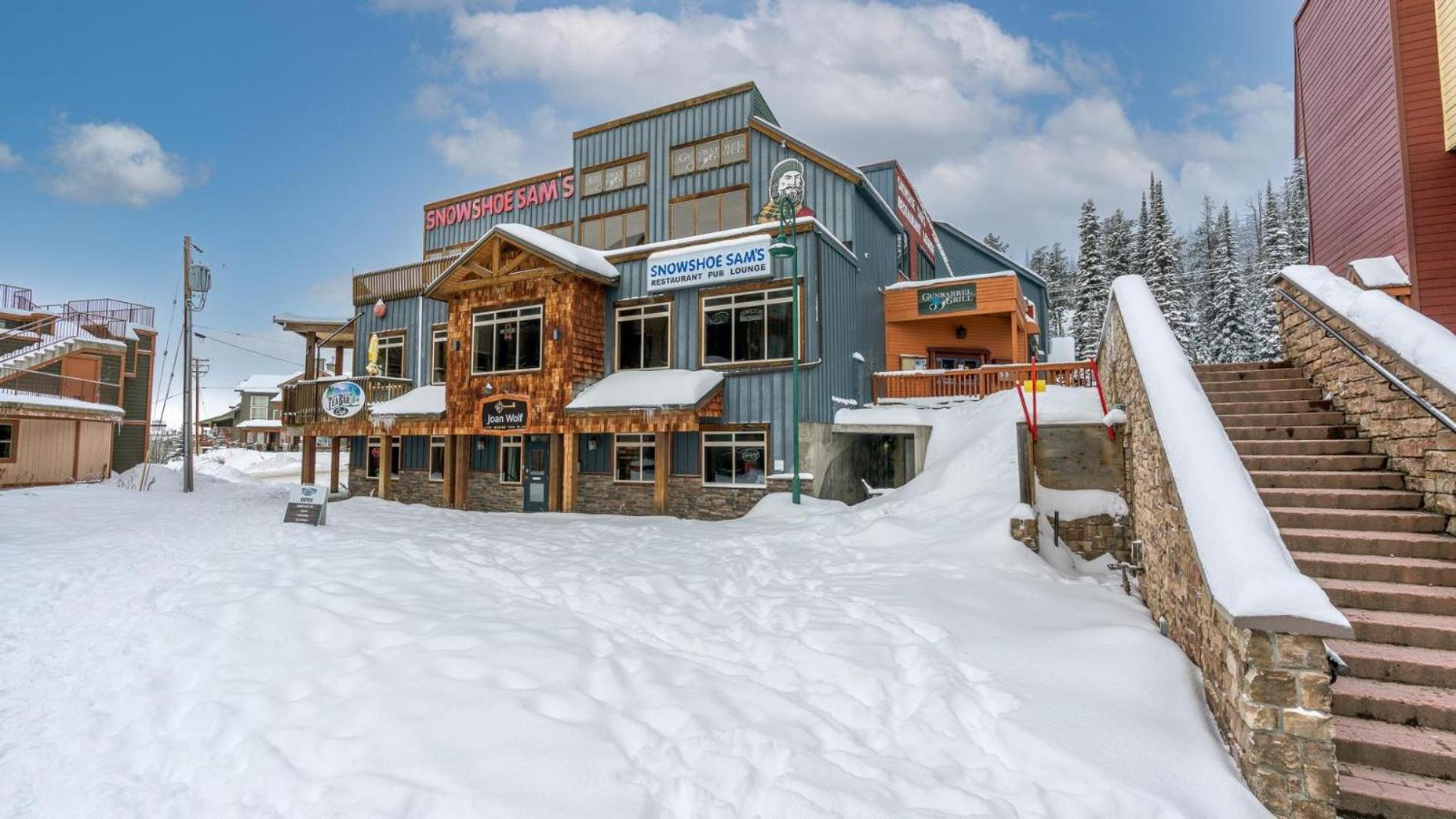 I Spy - Cozy Pet Friendly, Ski In Ski Out Condo with Private Hot Tub