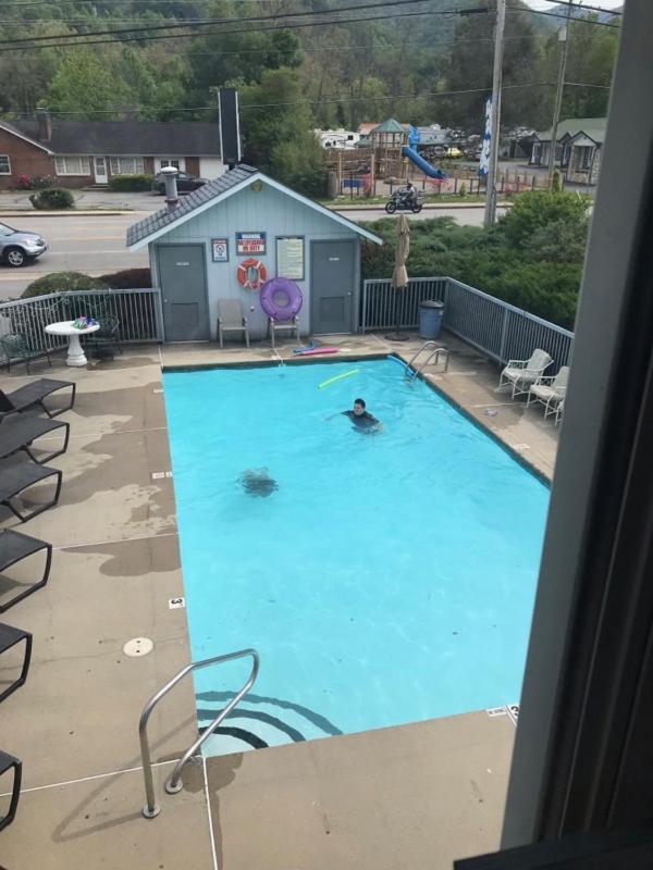 Four Seasons Inn