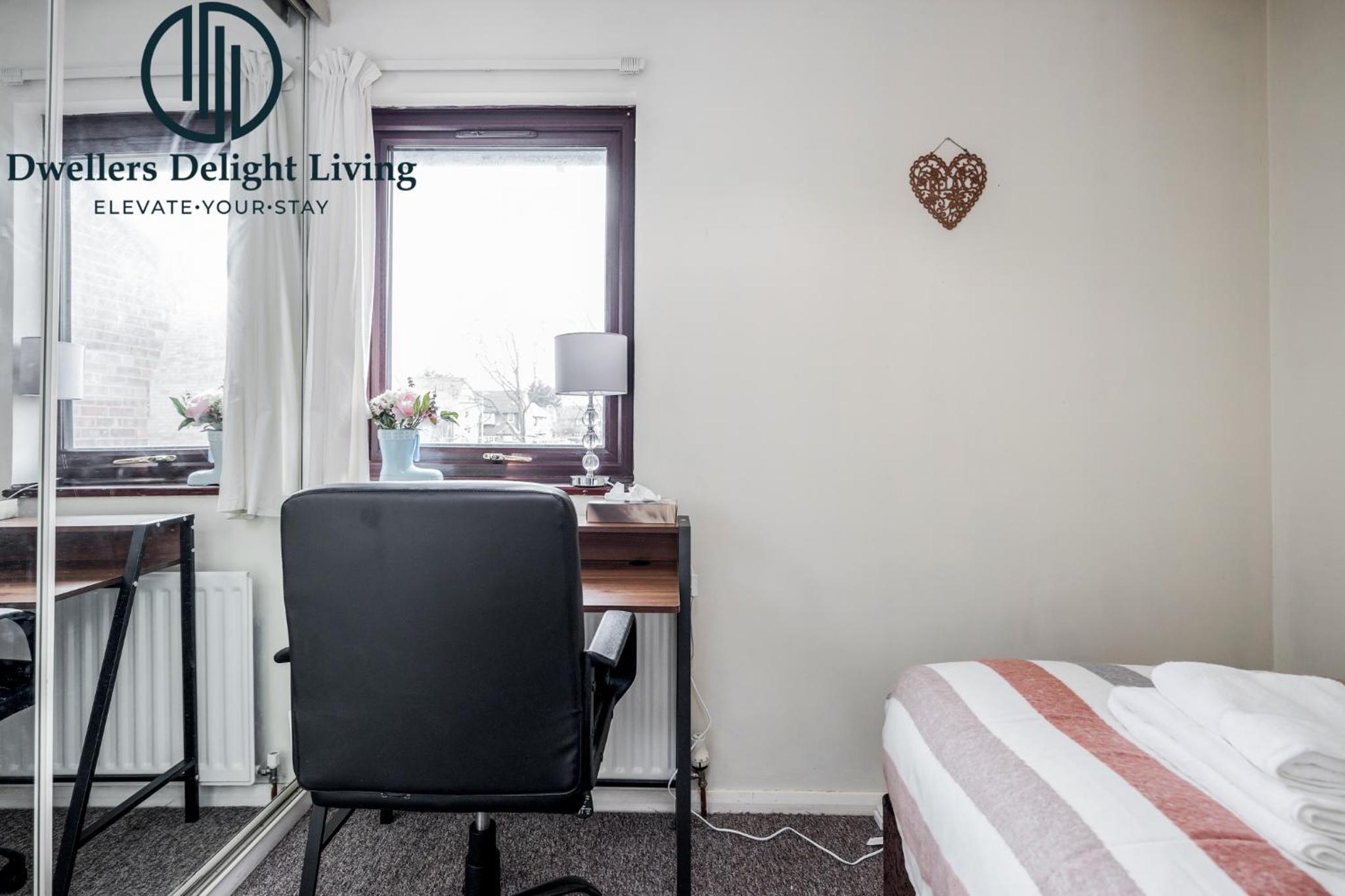 Dwellers Delight Living Ltd Serviced accommodation 2 Bed House, free Wifi & Parking, Prime Location London, Woodford - Image 3
