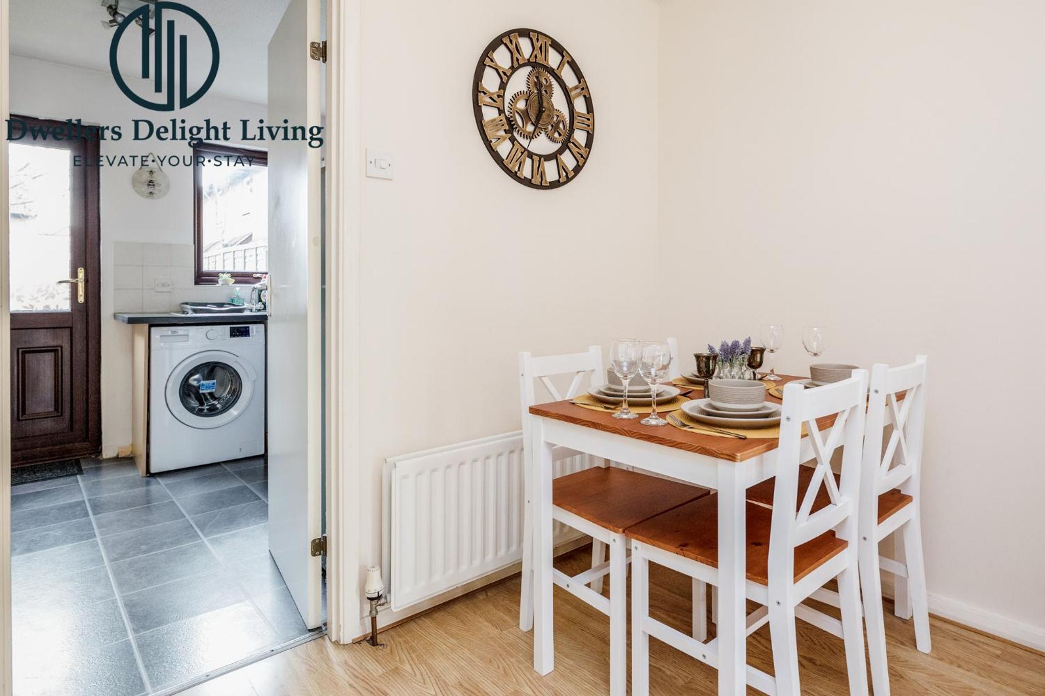 Dwellers Delight Living Ltd Serviced accommodation 2 Bed House, free Wifi & Parking, Prime Location London, Woodford - Image 4