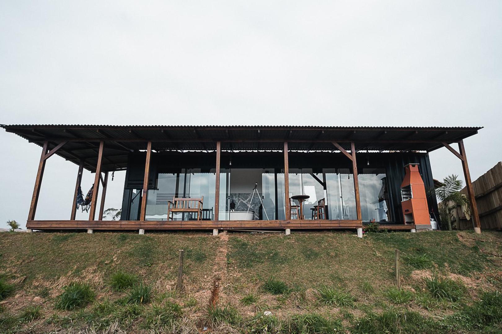 CASA DE VIDRO EM MEIO A NATUREZA - Conteiner Lua