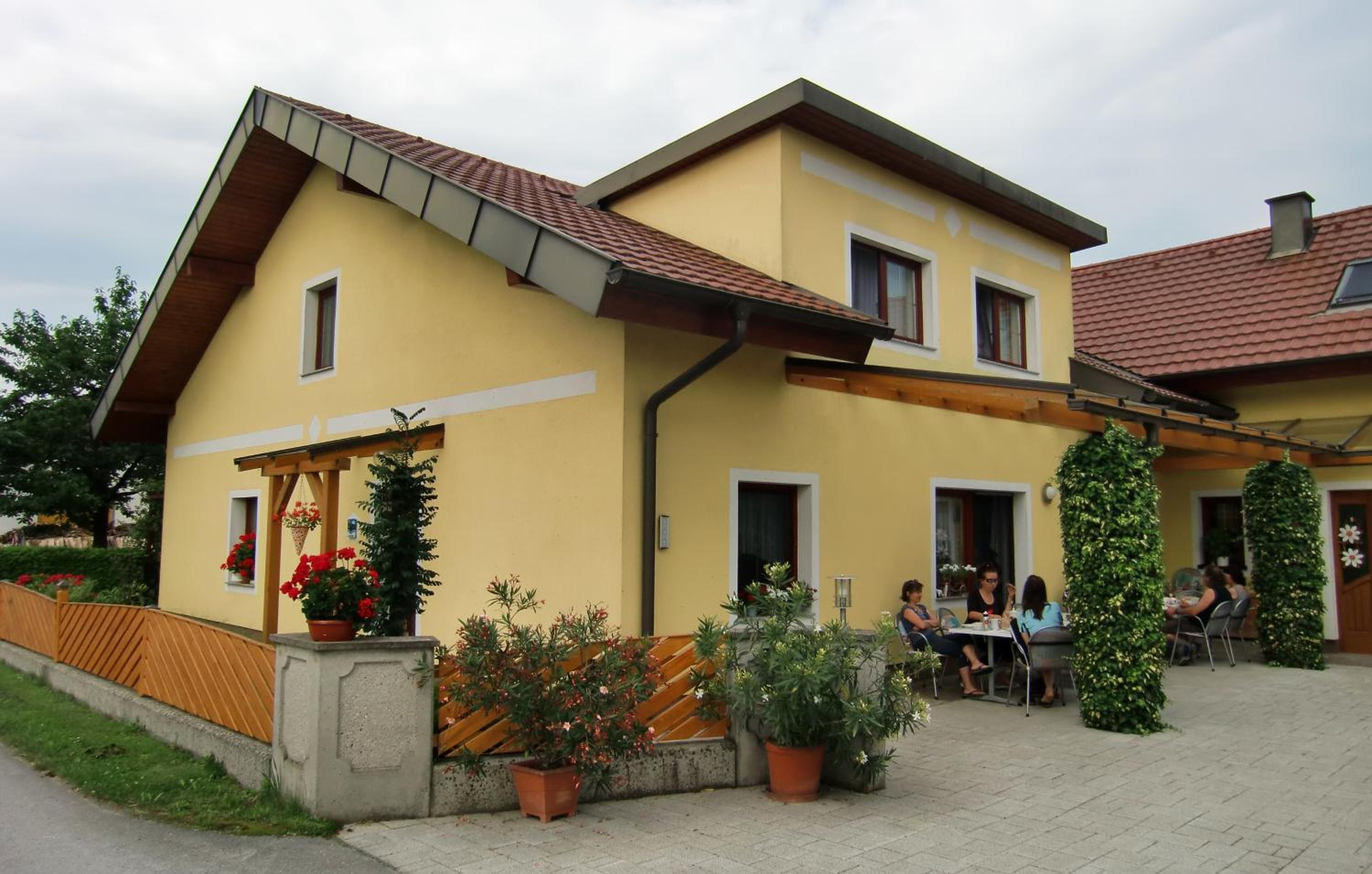 Privatzimmer und Ferienwohnungen Leeb