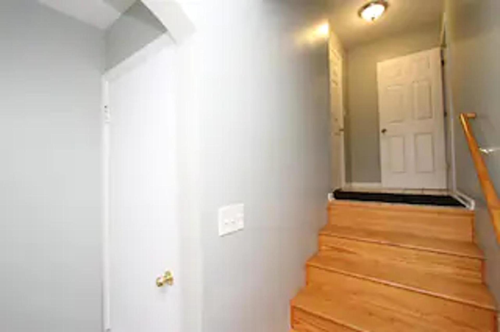Apartment Sleeps 4 with Free Parking view 4