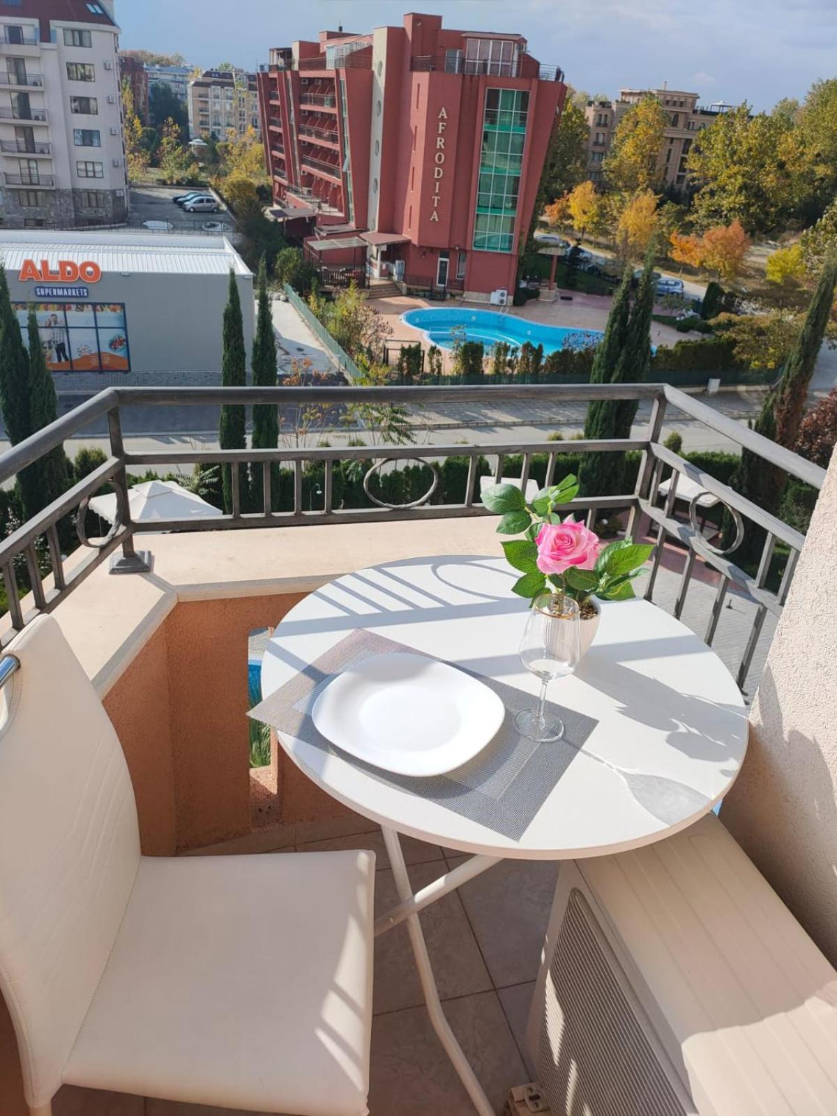 Afrodita Palas , studio appartment 4 floor, pool view