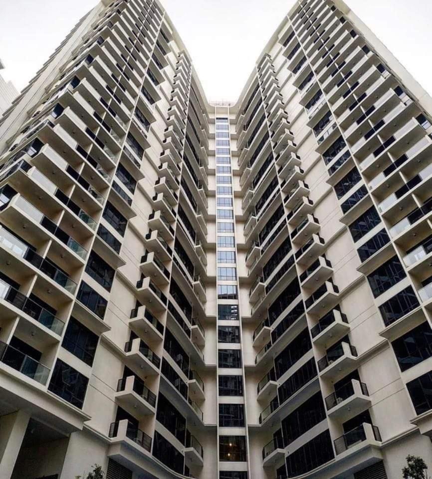Morgan Suite BGC Shortwalk3 Venice Mall free pool gym view 4