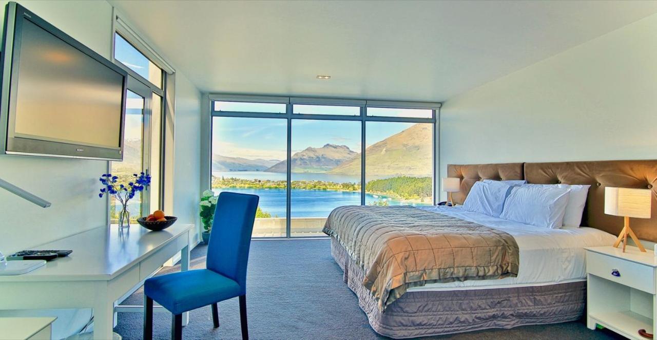 Spectacular Panoramic 5Bedroom Lakeview