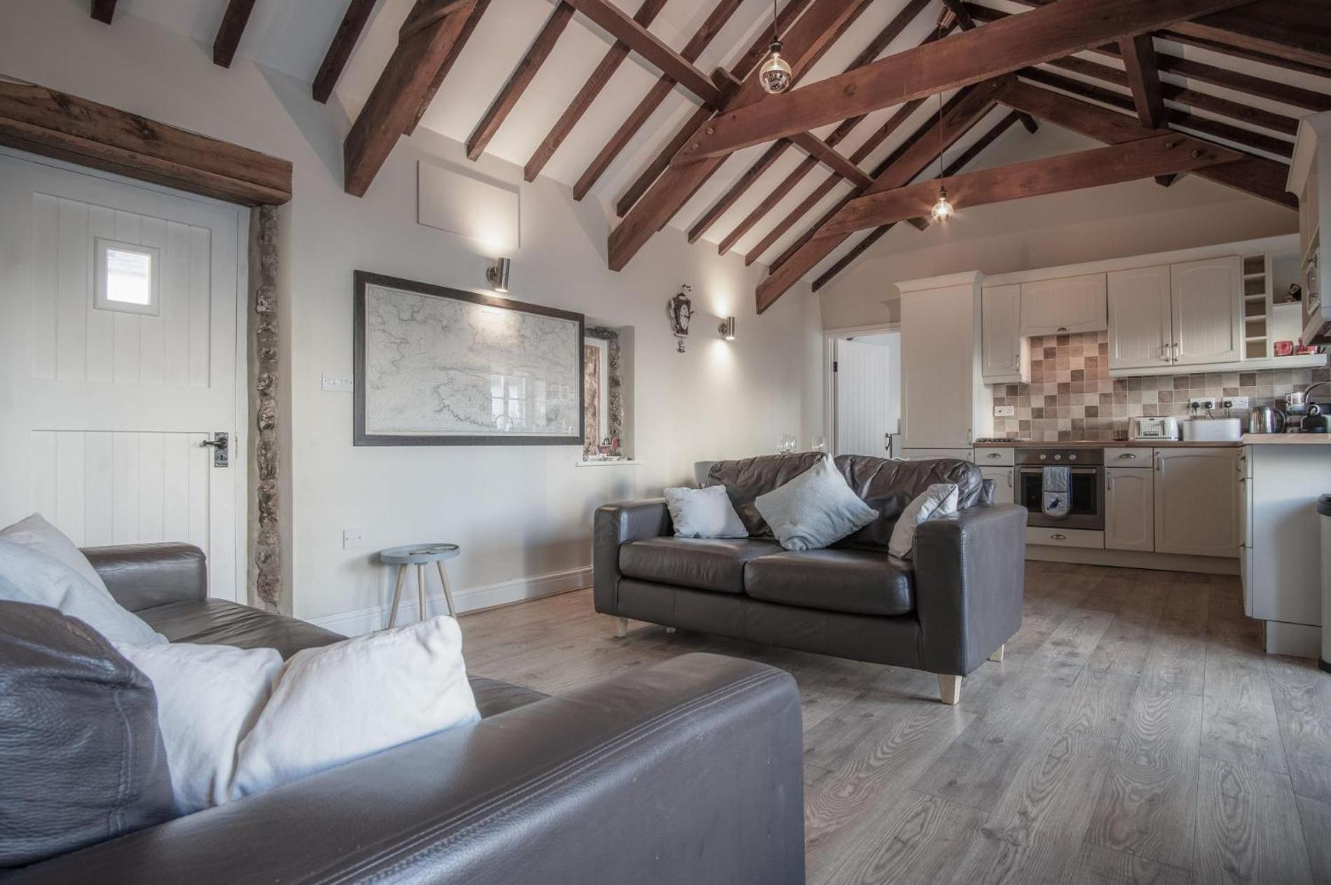 The Old Stables - 3 Bedroom Cottage - Angle view 2
